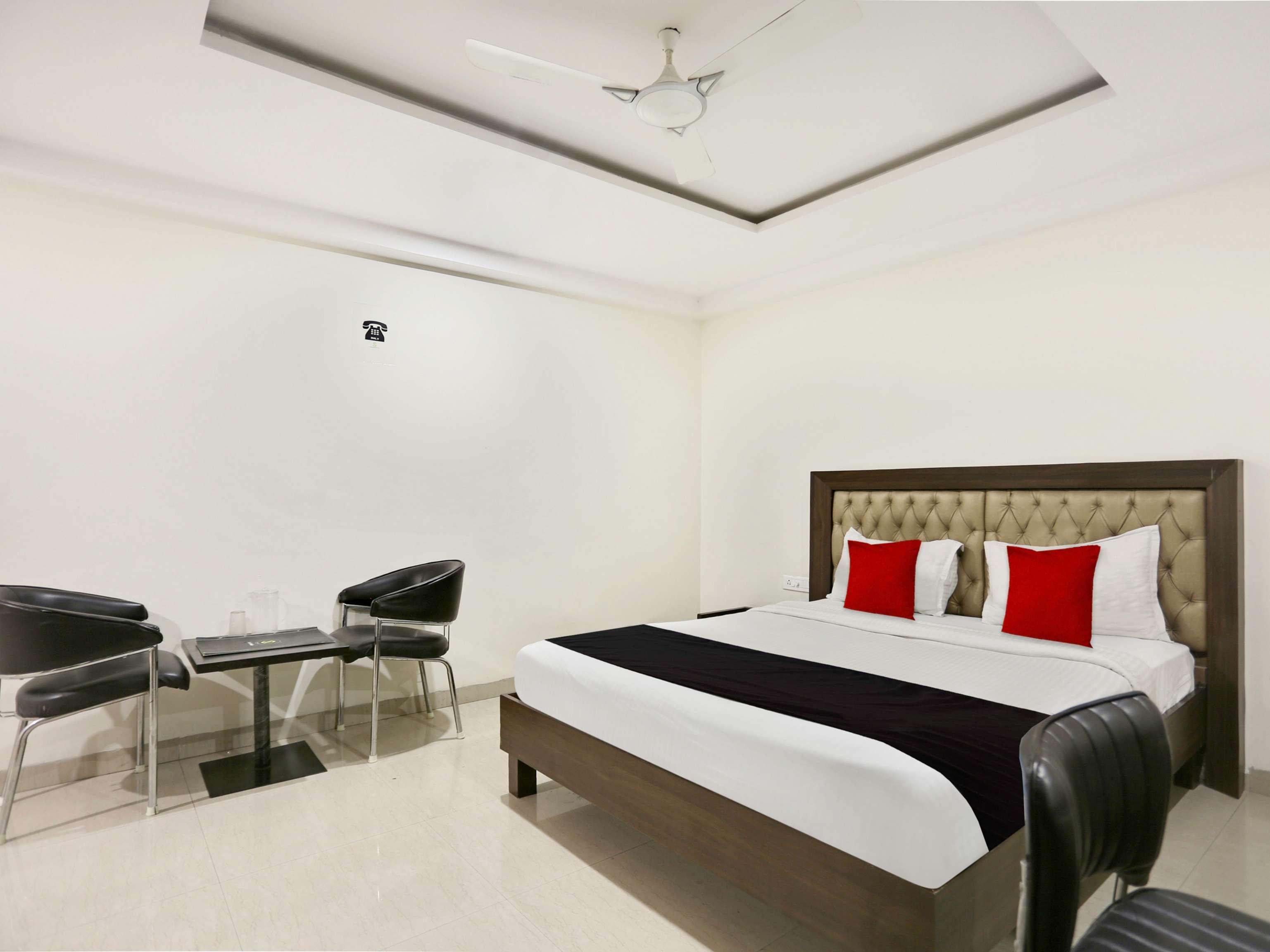 Townhouse Halcyon Deccan Inn Near Shilparamam Kondapur  Exterior foto