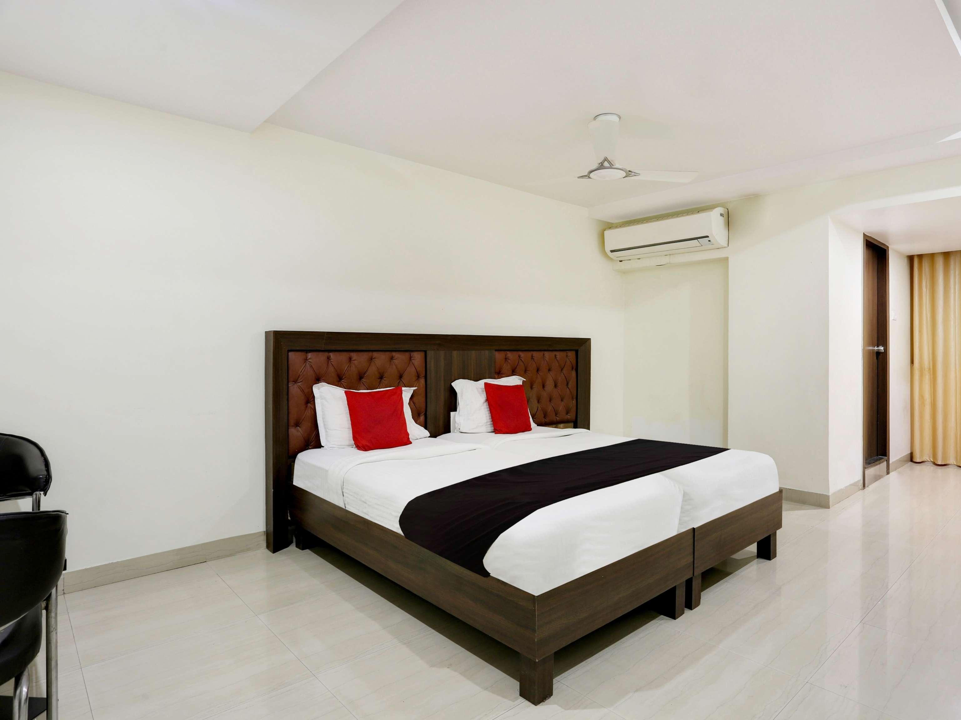 Townhouse Halcyon Deccan Inn Near Shilparamam Kondapur  Exterior foto