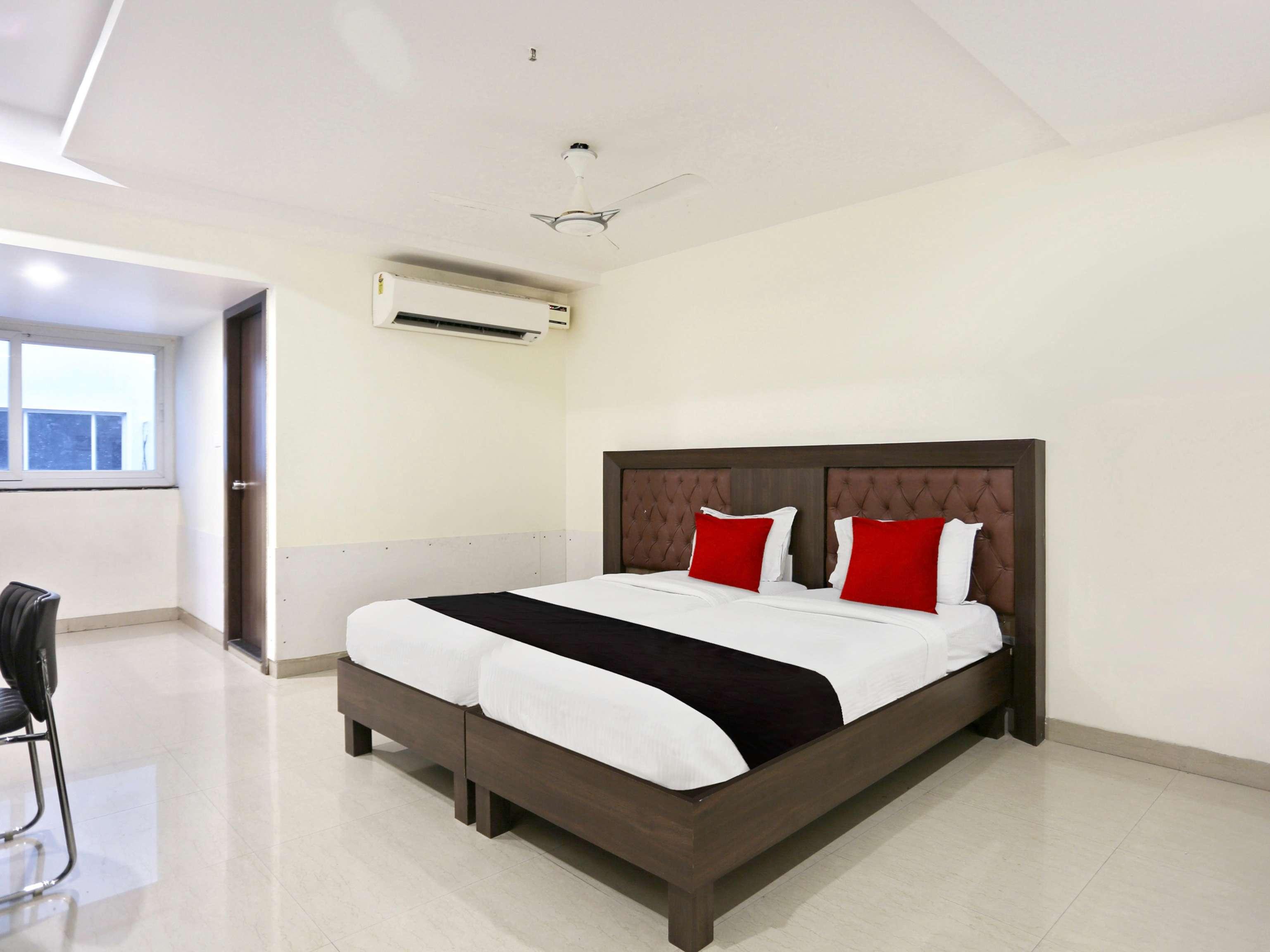 Townhouse Halcyon Deccan Inn Near Shilparamam Kondapur  Exterior foto