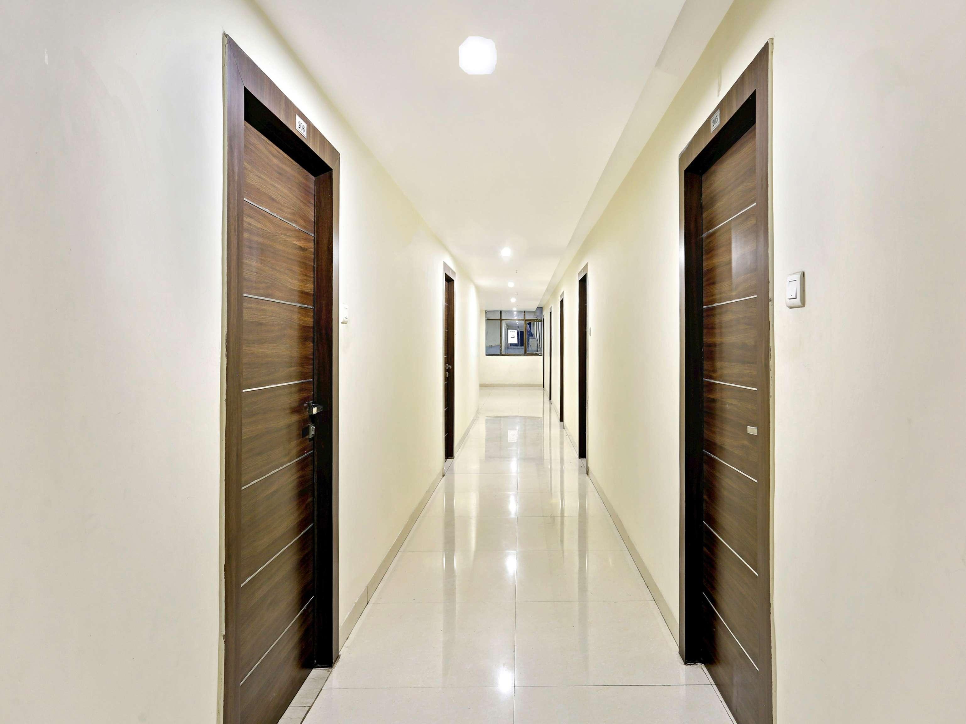Townhouse Halcyon Deccan Inn Near Shilparamam Kondapur  Exterior foto
