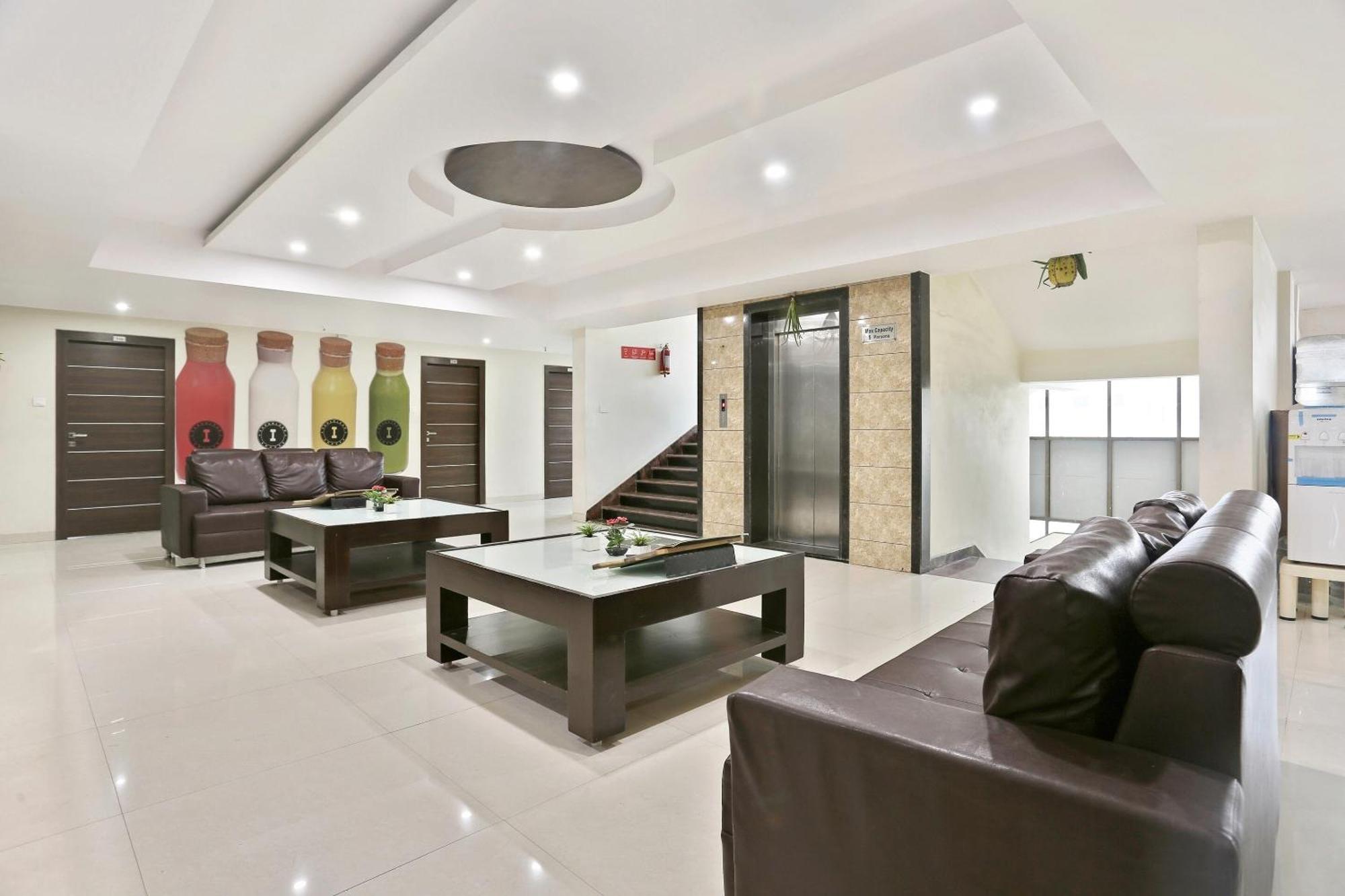 Townhouse Halcyon Deccan Inn Near Shilparamam Kondapur  Exterior foto
