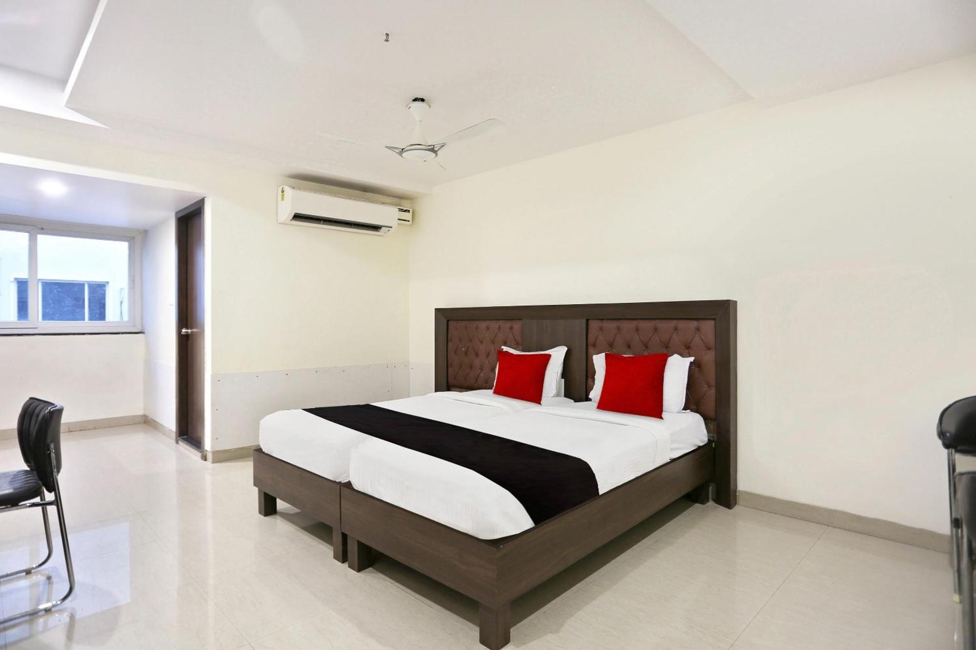 Townhouse Halcyon Deccan Inn Near Shilparamam Kondapur  Exterior foto
