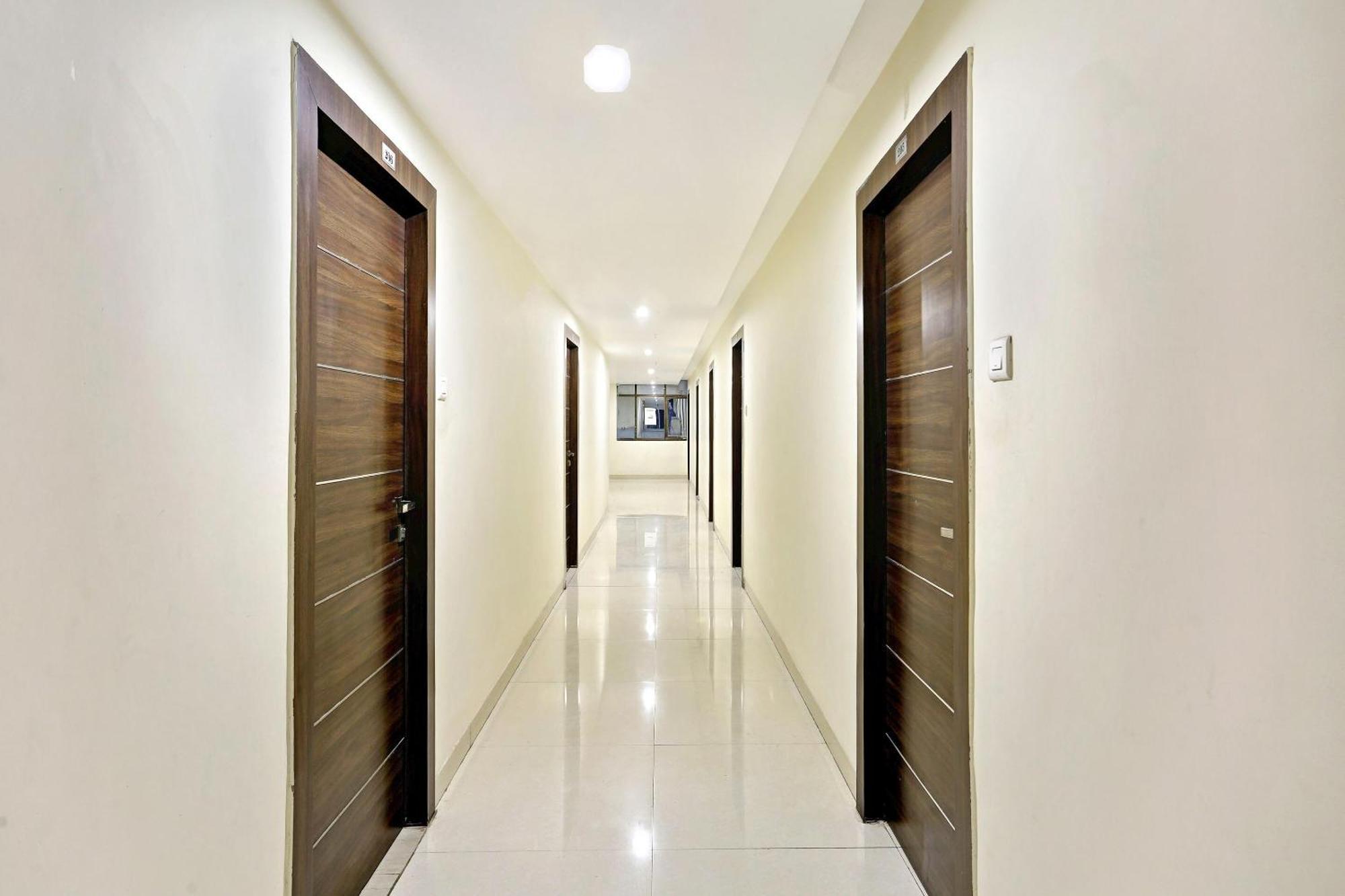 Townhouse Halcyon Deccan Inn Near Shilparamam Kondapur  Exterior foto