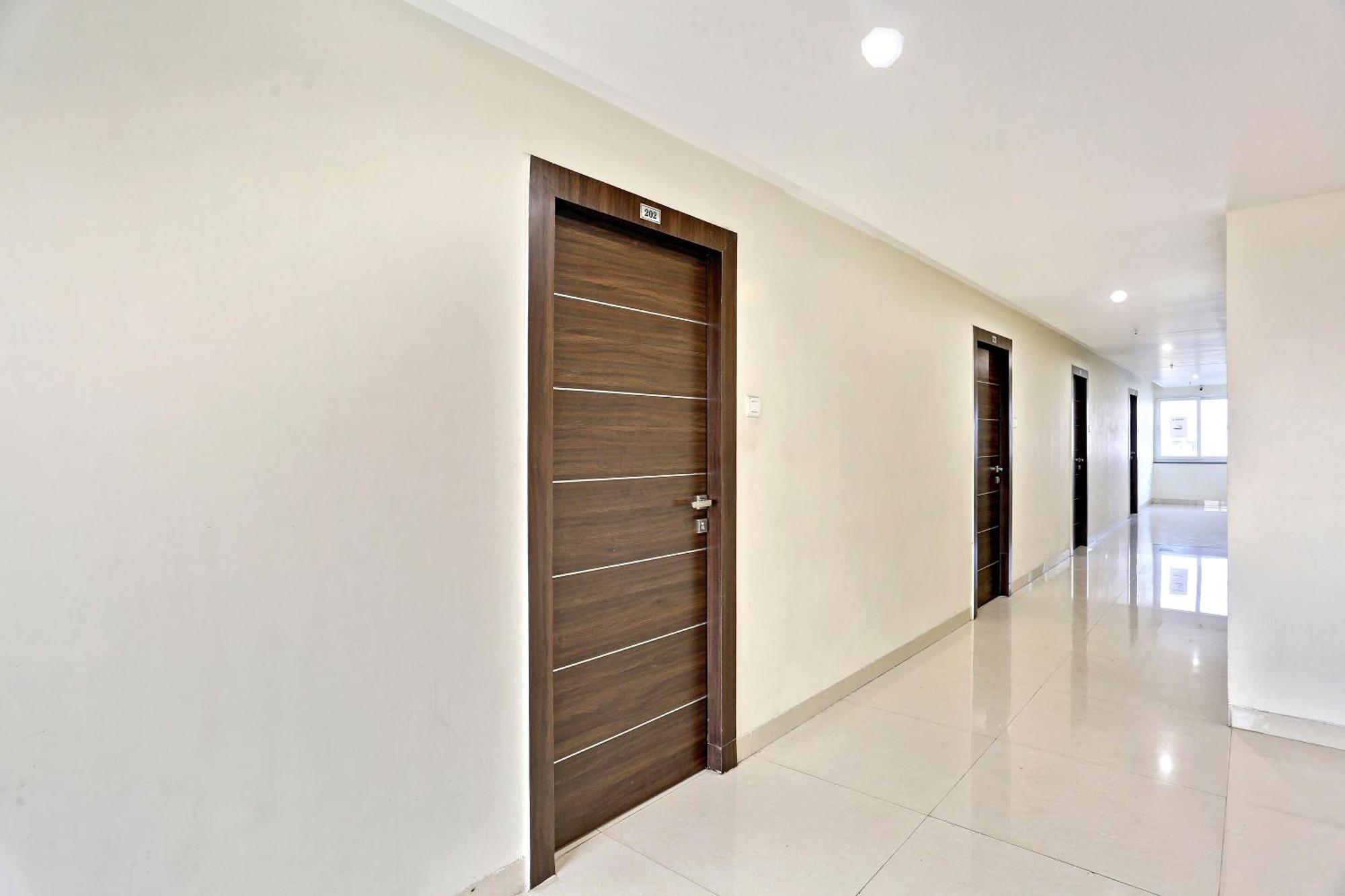 Townhouse Halcyon Deccan Inn Near Shilparamam Kondapur  Exterior foto