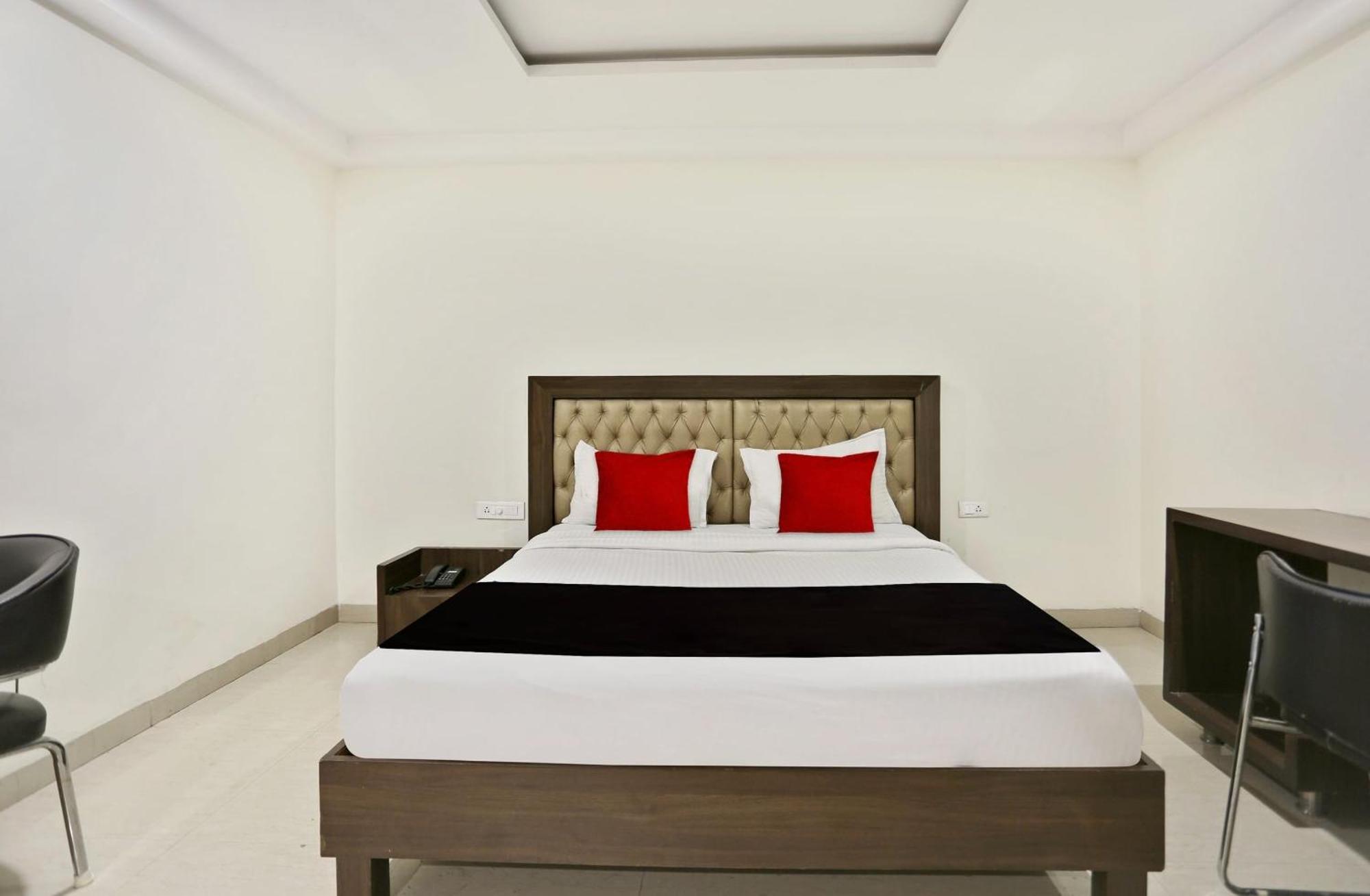 Townhouse Halcyon Deccan Inn Near Shilparamam Kondapur  Exterior foto