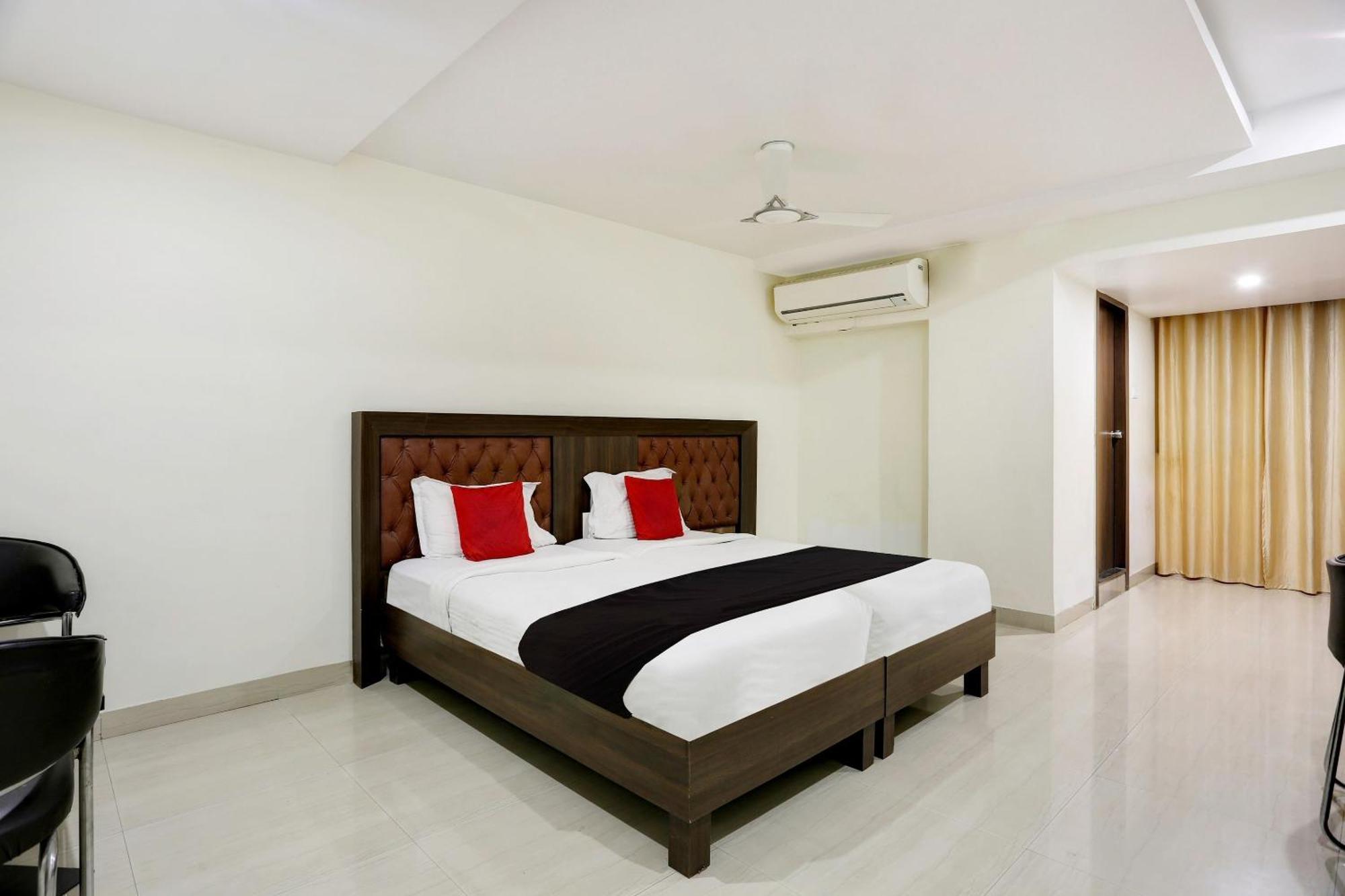 Townhouse Halcyon Deccan Inn Near Shilparamam Kondapur  Exterior foto