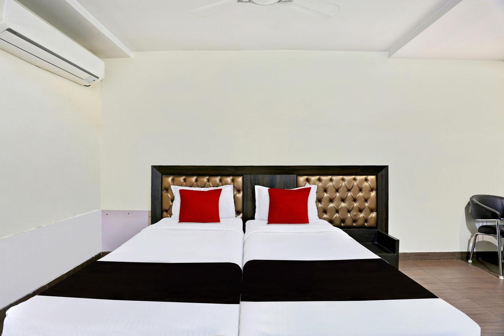 Townhouse Halcyon Deccan Inn Near Shilparamam Kondapur  Exterior foto