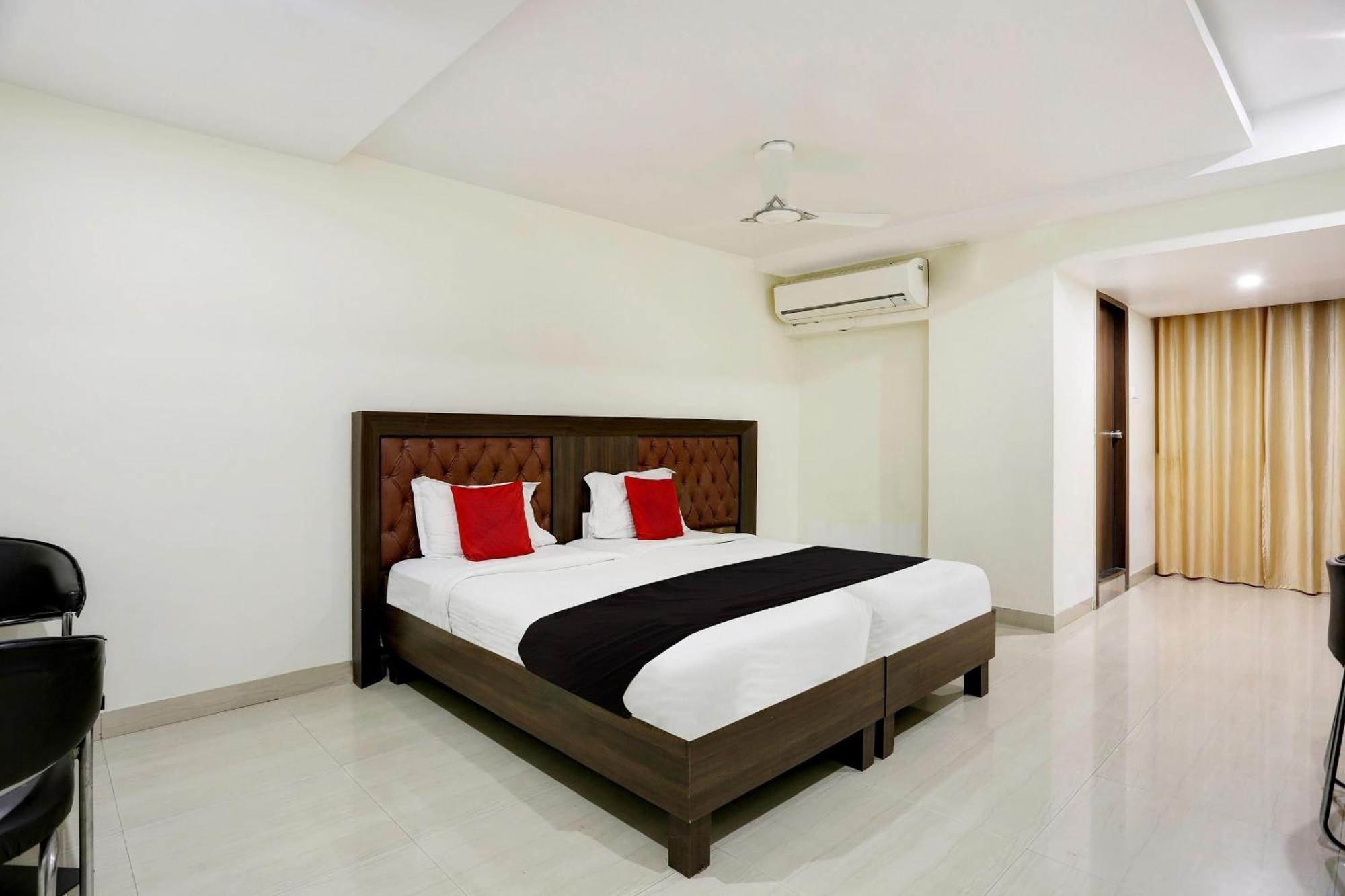 Townhouse Halcyon Deccan Inn Near Shilparamam Kondapur  Exterior foto